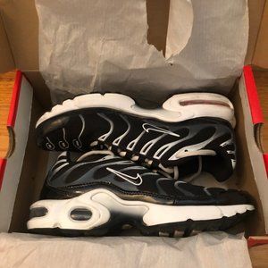 Kids Black and White VaporMax Plus Nike Shoes